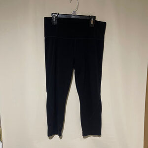 Women's Athleta Black Cropped Leggings M In Excellent Condition